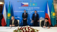 Premiér Fiala jednal s kazašským premiérem a prezidentem. Zahájil obchodní fórum a uctil také památku žen z dob stalinistických represí 