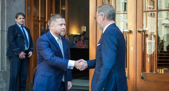 Premiér Petr Fiala jednal s guvernérem ČNB Alešem Michlem a členy bankovní rady, 25. května 2023.