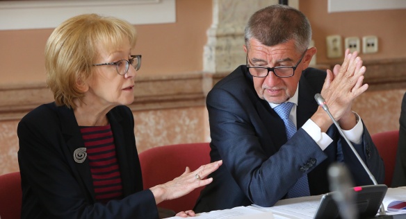 Zmocněnkyně vlády pro lidská práva Helena Válková a premiér Andrej Babiš na jednání Rady vlády pro lidská práva, 27. května 2019.